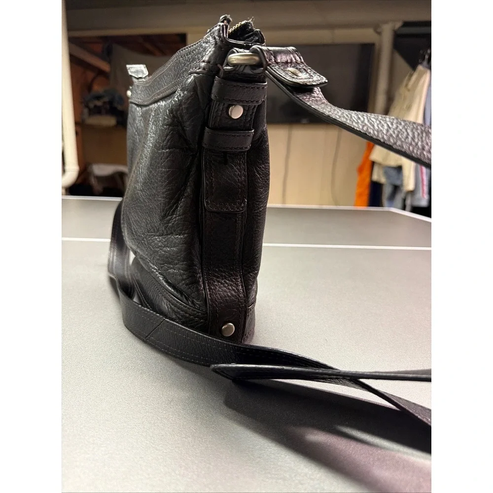 Fossil Black Pebbled Leather Crossbody Bag ZB2544 Silver Tone Keyhole Logo‎